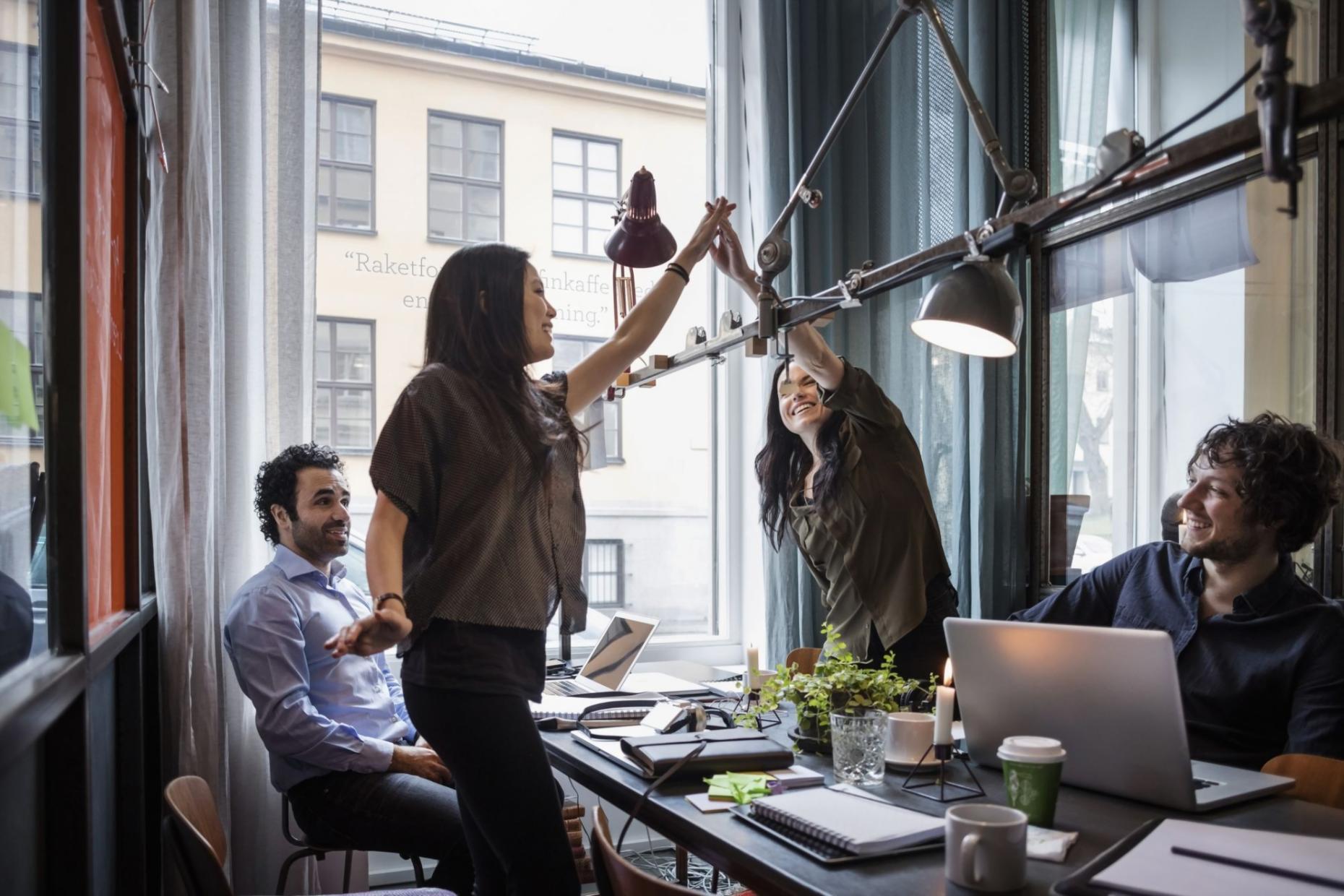 Команда работает над совместным проектом